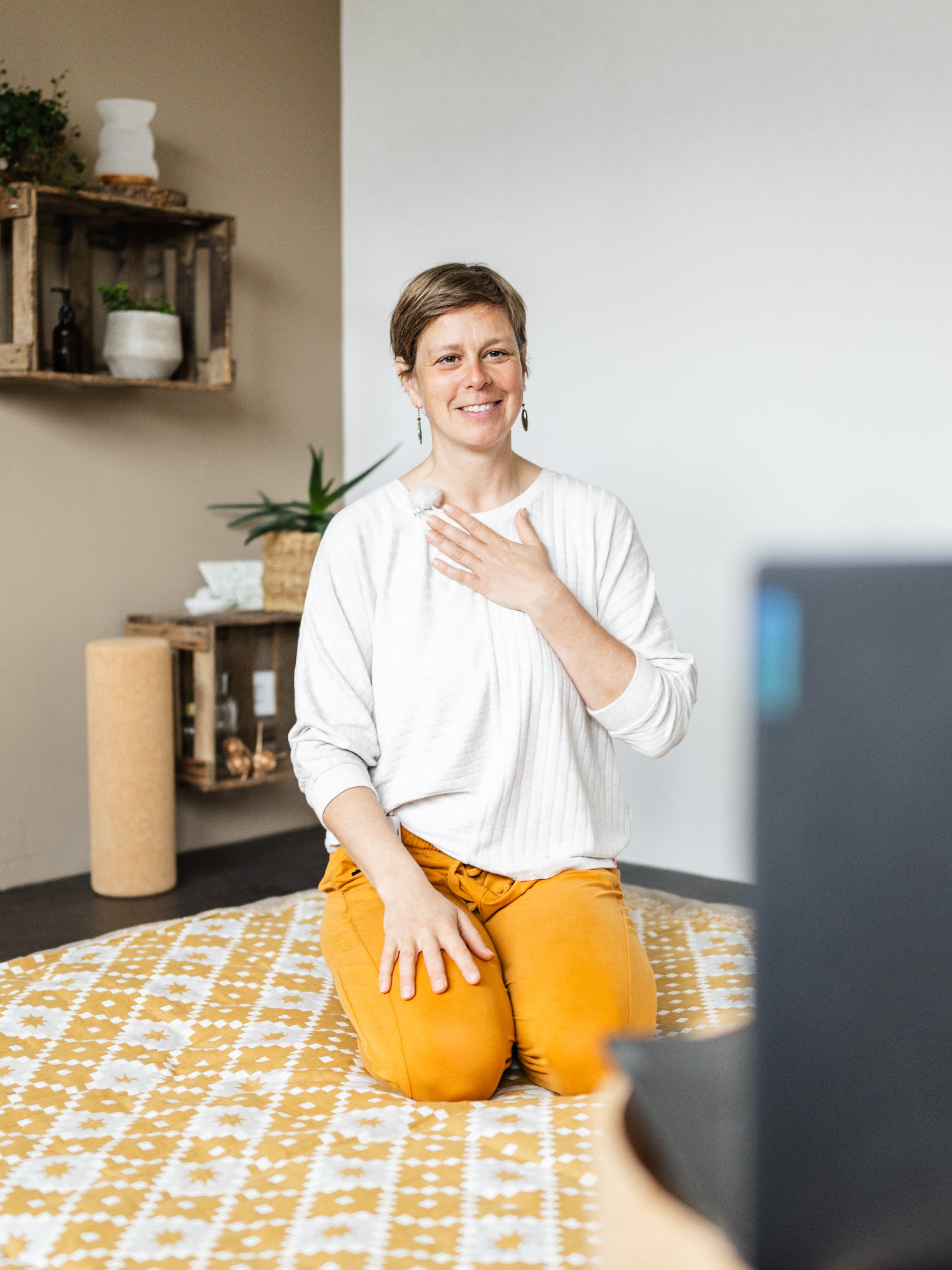 Anne Thorand, Somatic Coach und Yogalehrerin Freiburg, im 1:1 Coaching – körperorientiertes Coaching online und in Pfaffenweiler